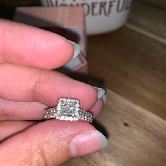 Engagement ring - Picture 3 of 8